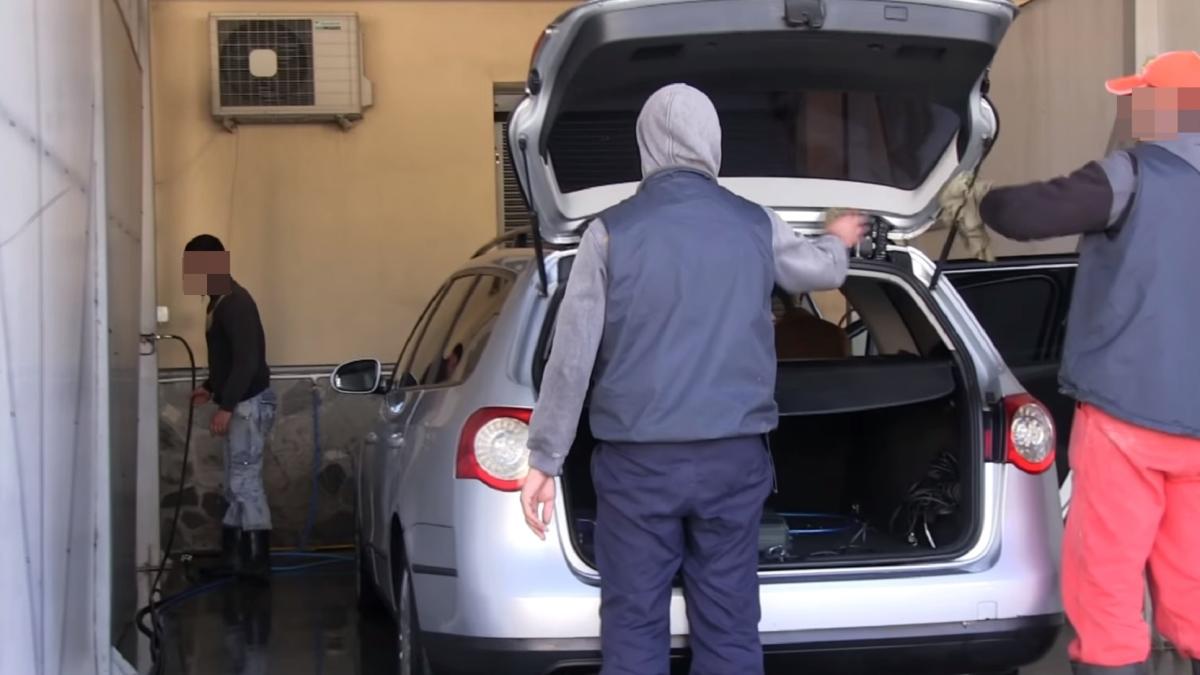 spalatorie_auto_muncitori_ilustrativ