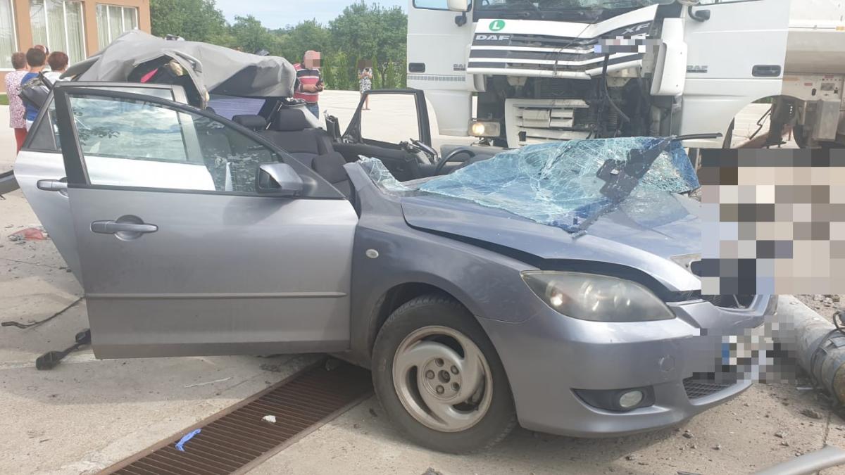 accident_hunedoara_masina_strivita_stalp