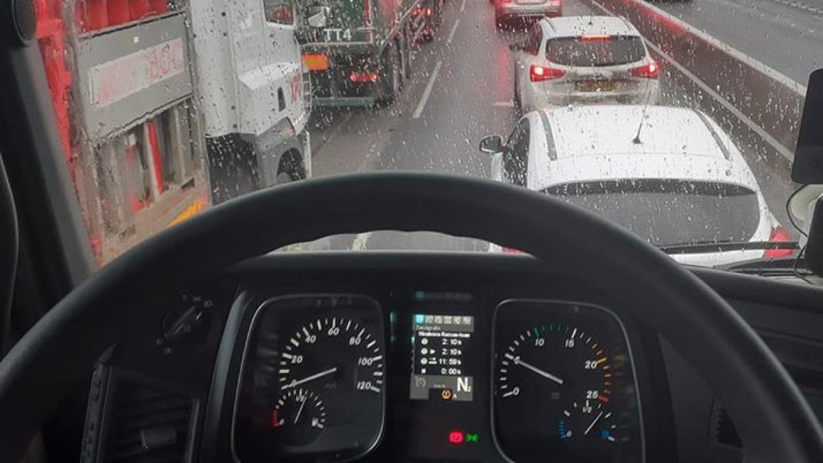 tir_tirist_poza_tir_sofer_volan