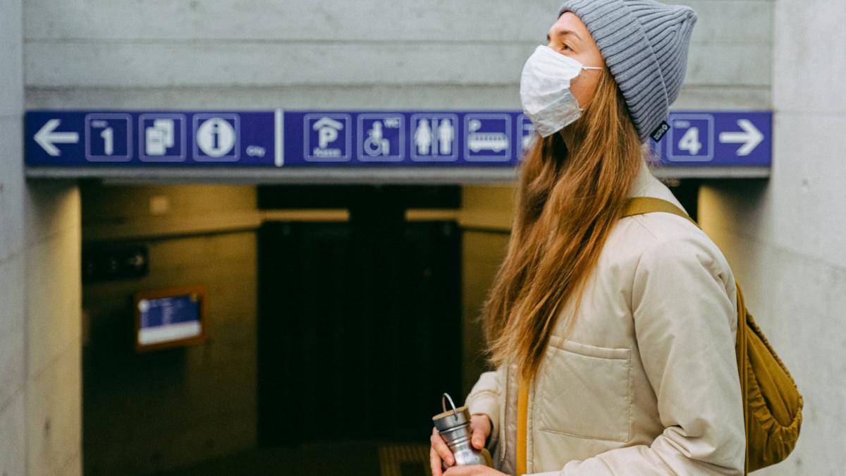 coronavirus_femeie_masca_10_04_2020