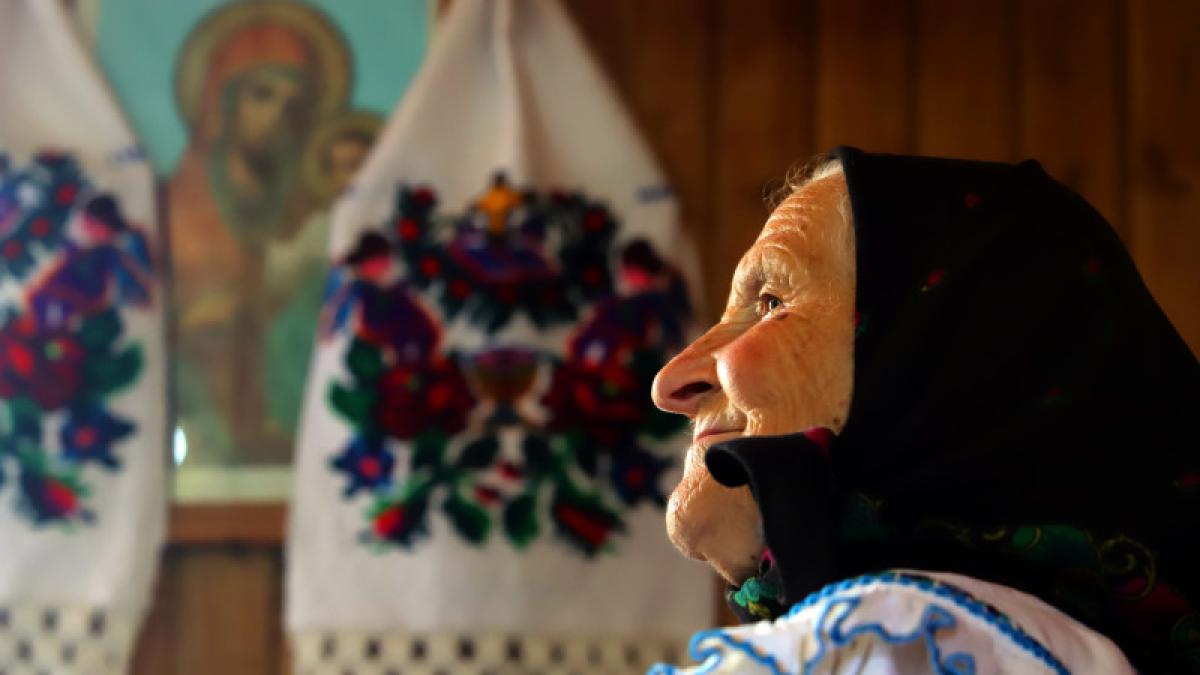 femeie_romanca_batrana_batic