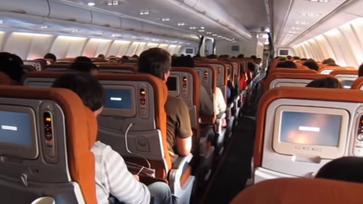 avion_interior_pasageri_captura