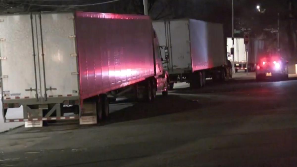 camioane_tir_camion_girofar_politie_noaptea_ilustrativ