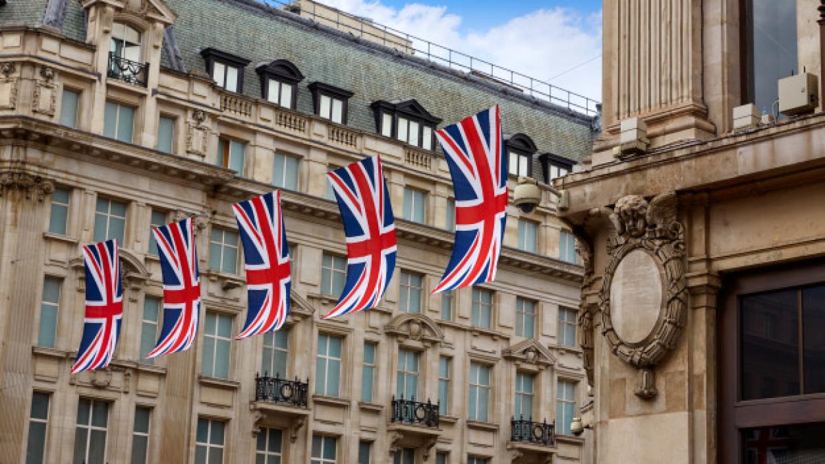 marea_britanie_steag_cladire