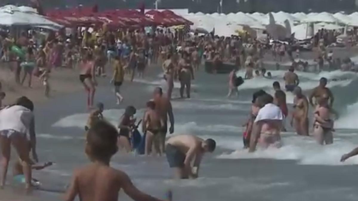 turisti_litoral_constanta_romani_mare_captura_08_08_2020