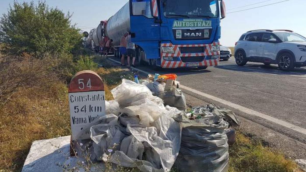 gunoaie_soferi_romani_strang_gunoaie_vama_veche