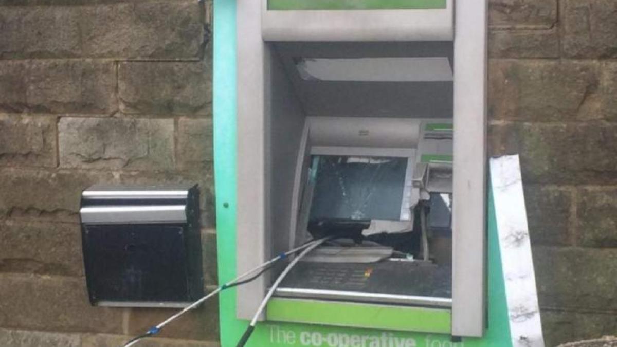 bancomat_aruncat_in_aer