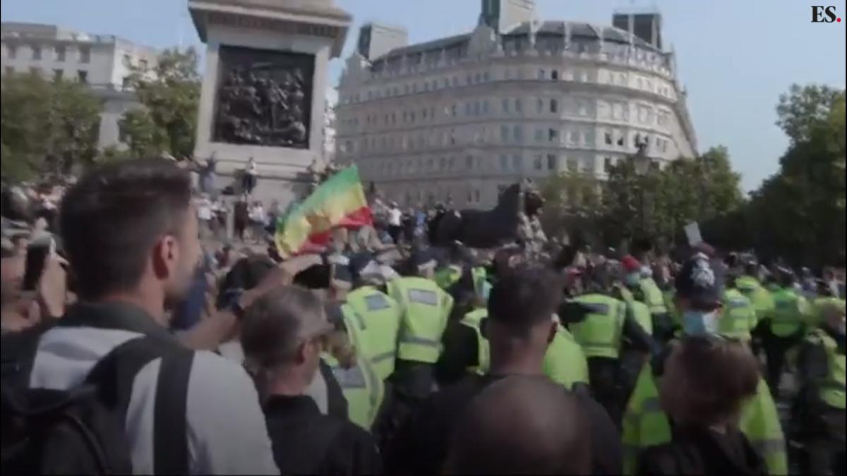 proteste_londra_masca_vaccin_police