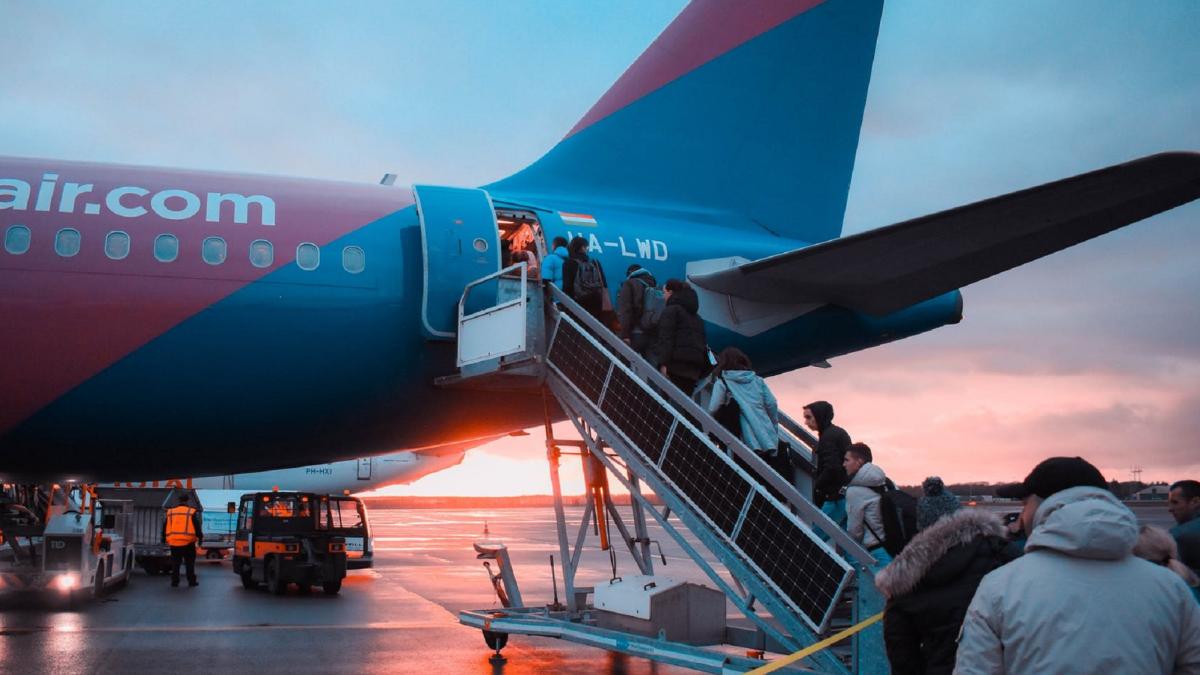 imbarcare_avion_pasageri_ilustrativ_pexels_04_09_2020