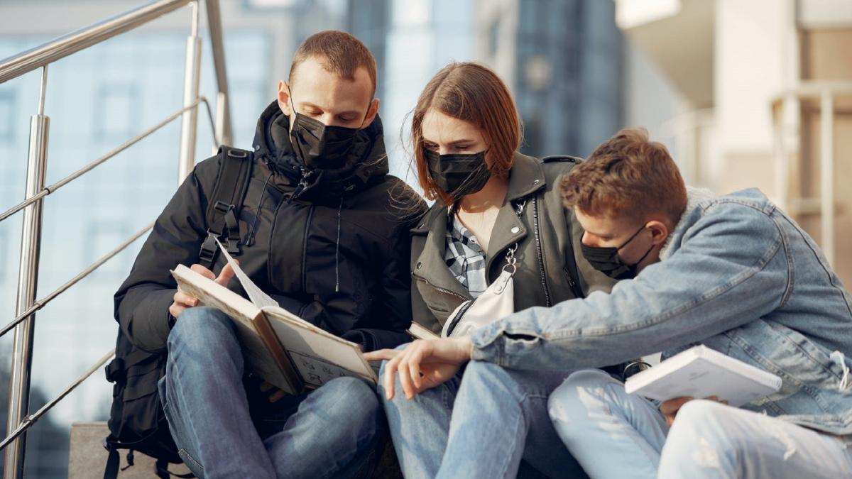 tineri_masca_protectie_ilustrativ_28_05_2020