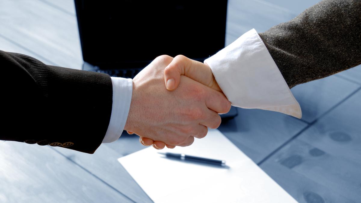 strangere_de_mana_acord_pace_noroc_flikr