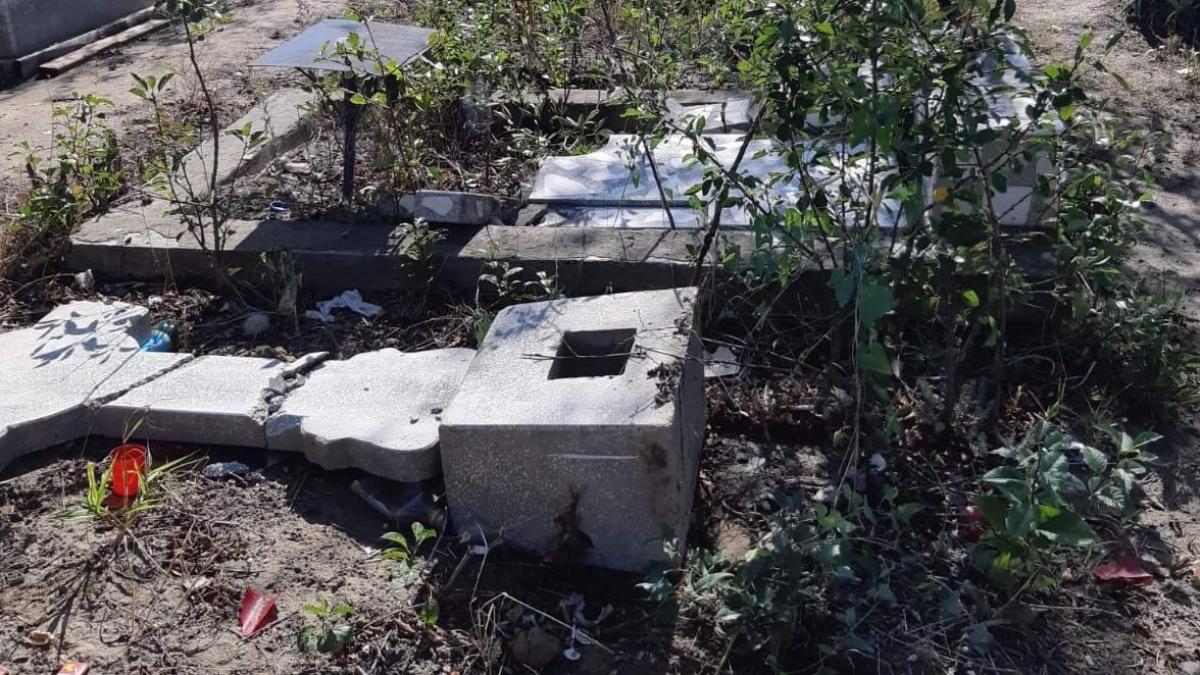 morminte_vandalizate