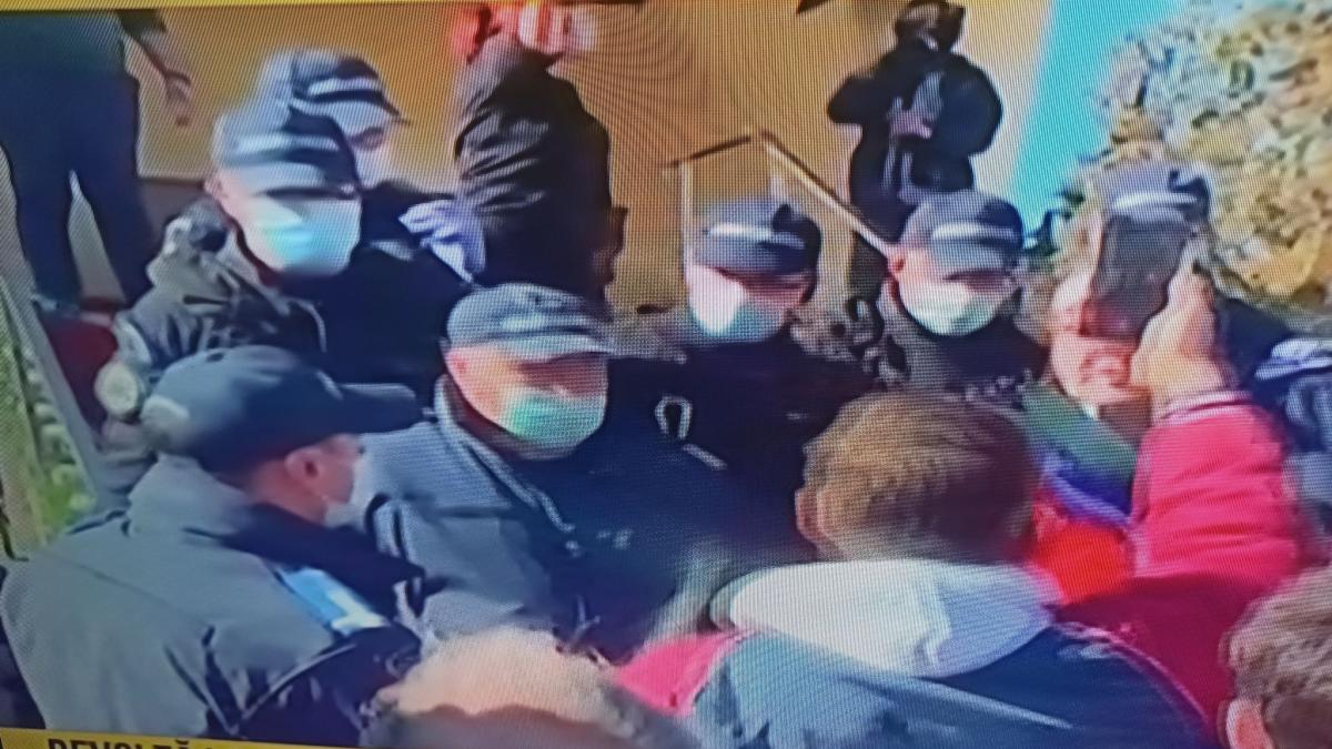 9830893289089032890892389839089023893890809