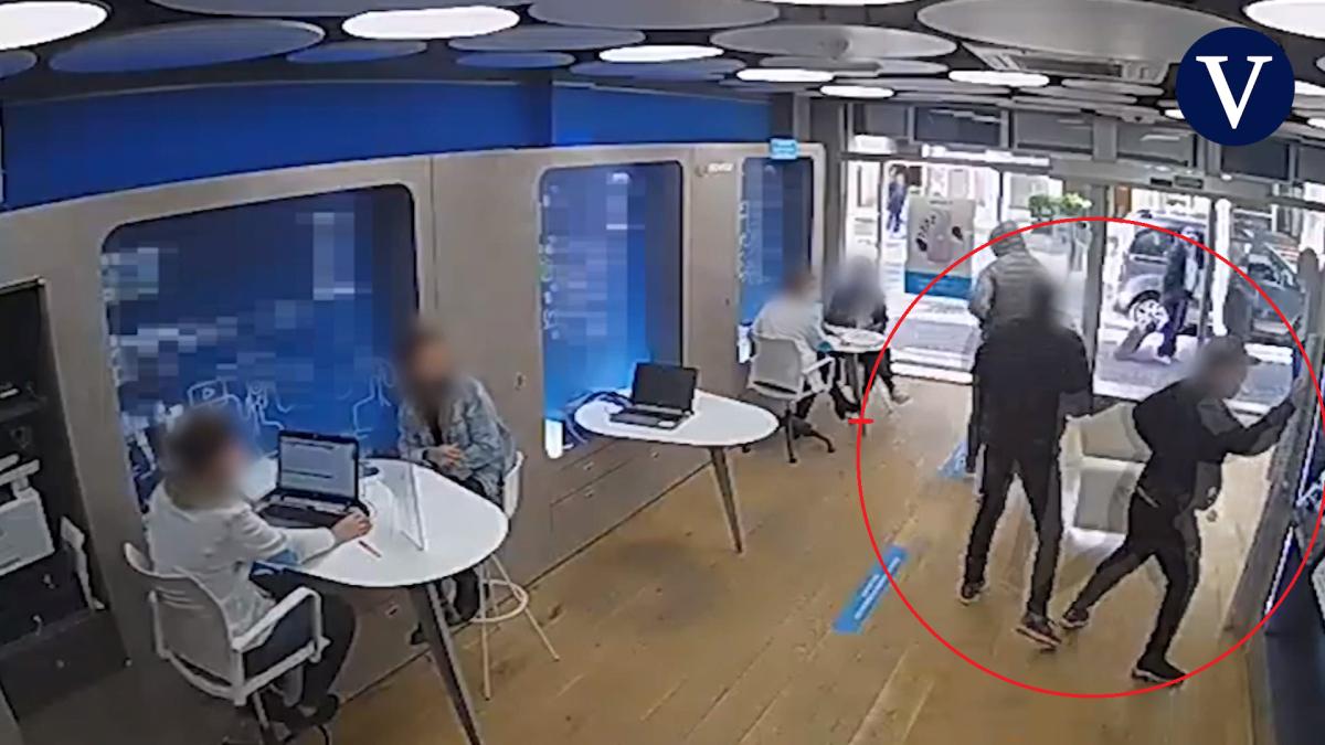 romani_inarmati_telefon_mobil