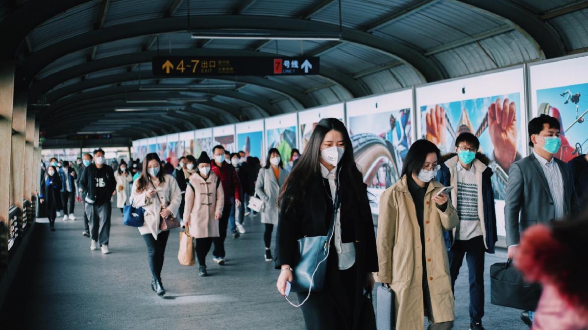 multime_oameni_china_masti_protectie_ilustrativ_19_06_2020