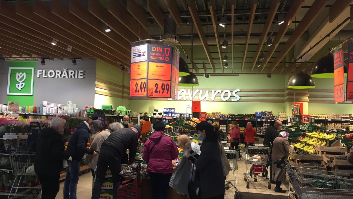 aglomeratie_magazin_supermarket_cumparaturi_alimente_fb_1