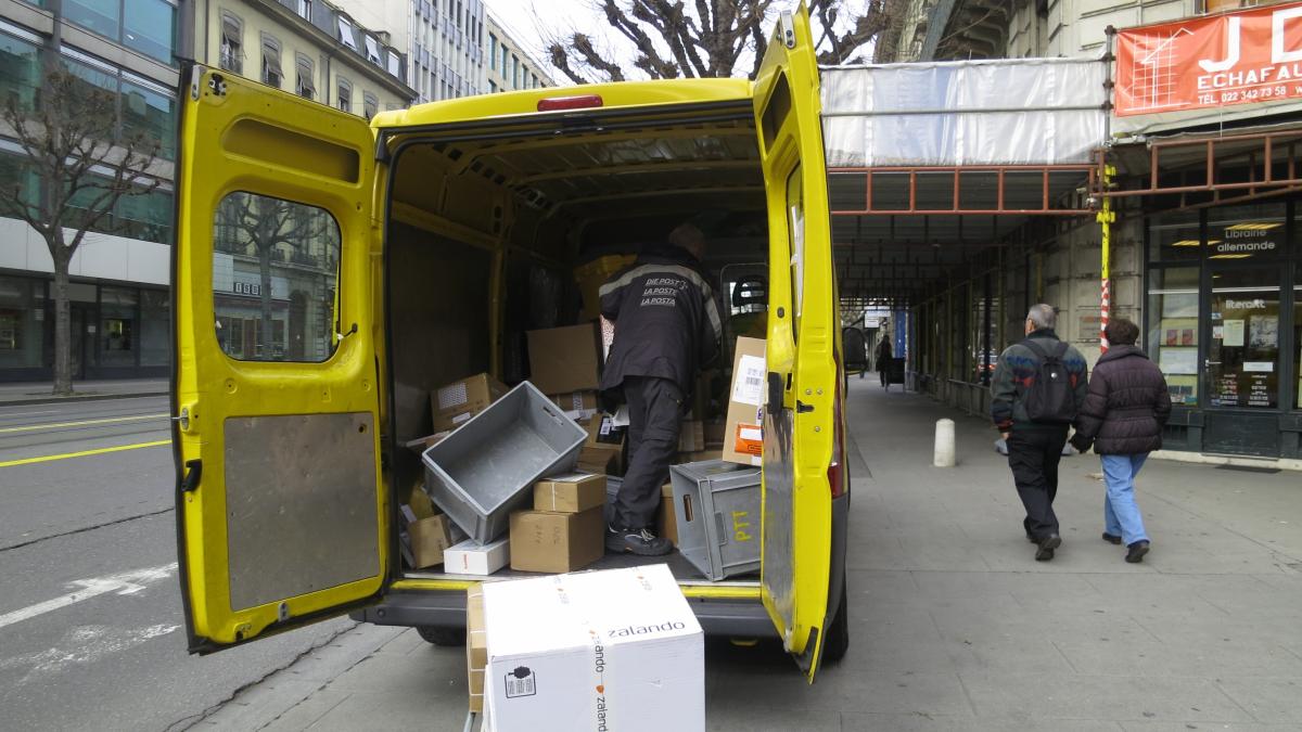 livrare_pachet_curier_flickr