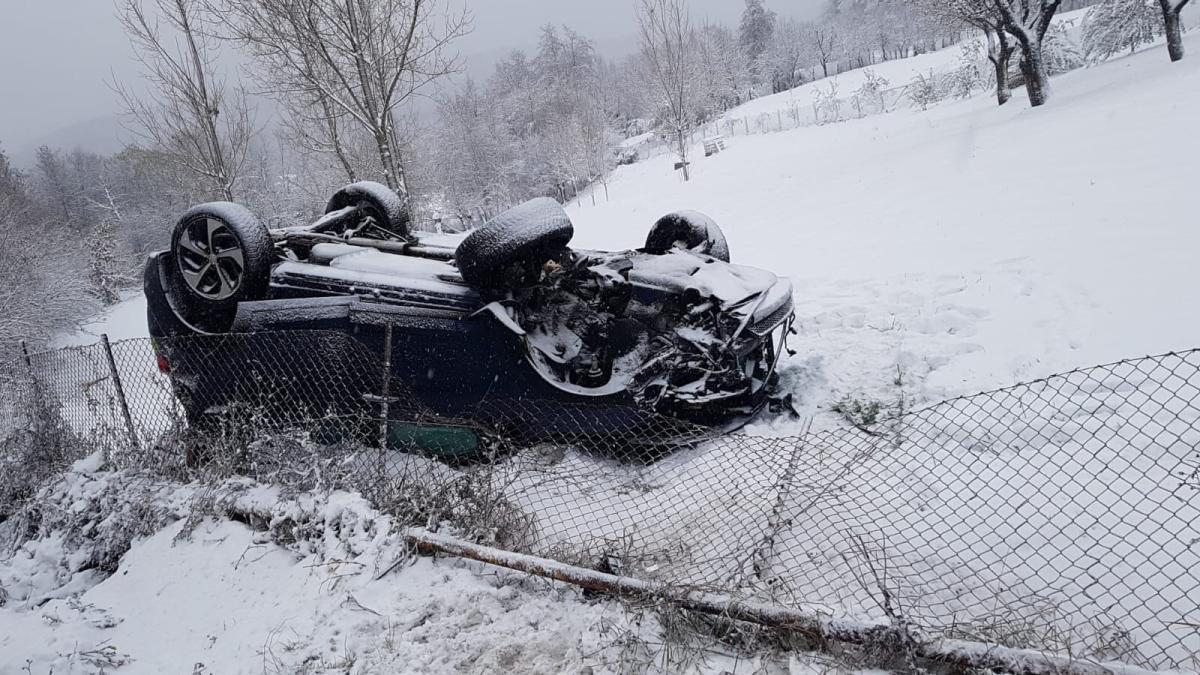 masina_rasturnata_inzapezita