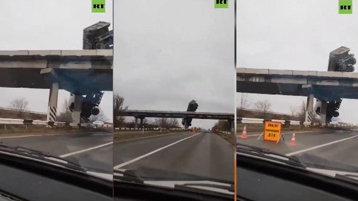 camion_suspendat_pe_pod