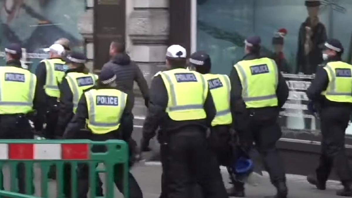 politisti_londra_politia_marea_britanie_ilustrativ_captura_30_11_2020