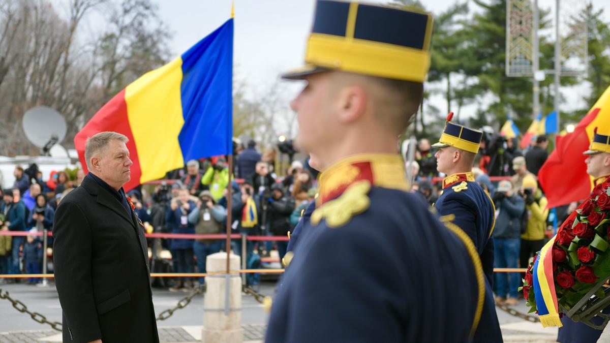 klaus_iohannis_original_participare_la_parada_militara_organizata_cu_prilejul_zilei_nationale_a_romaniei_11