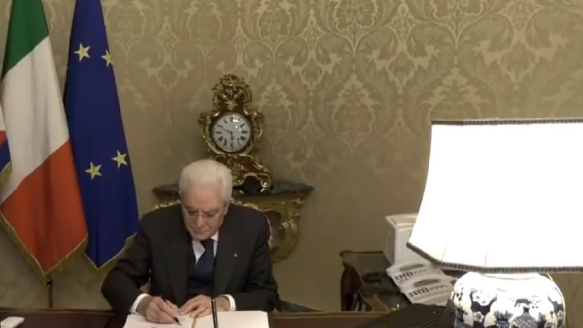 sergio_mattarella_semneaza_ilustrativ_captura_03_12_2020