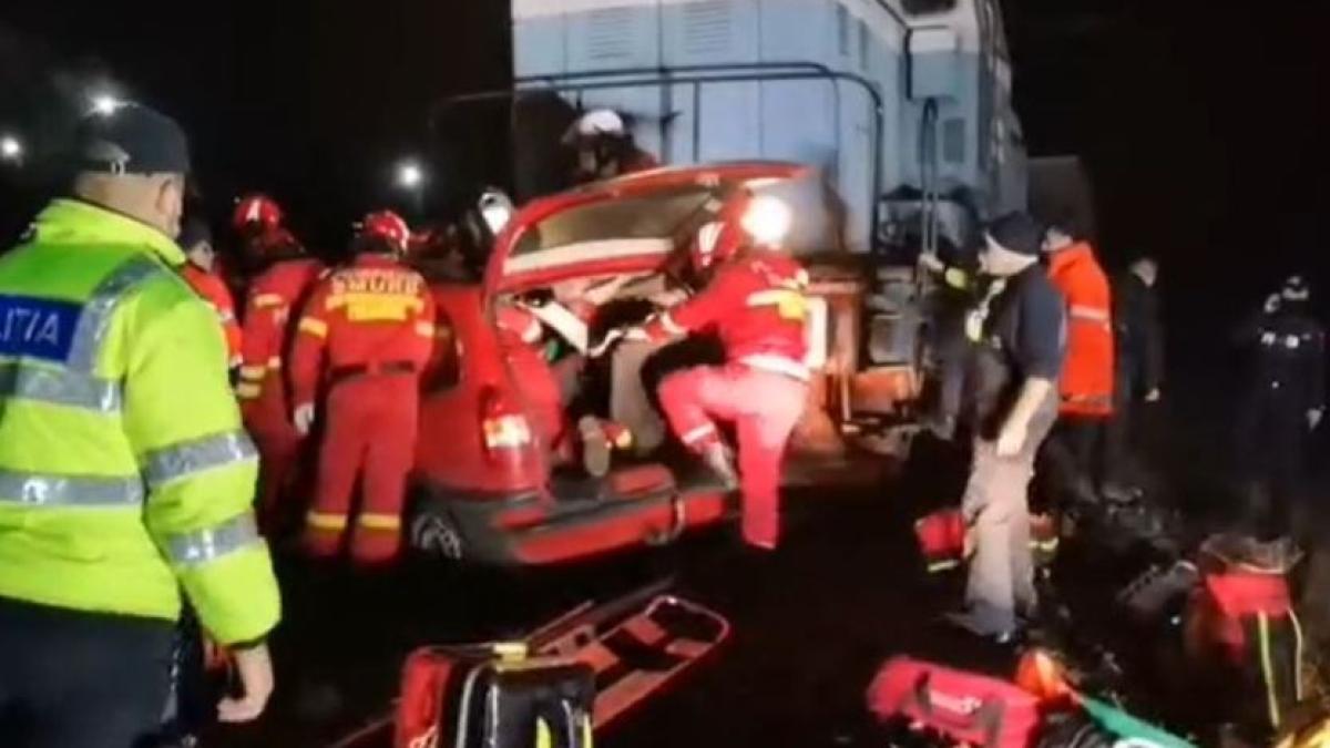 masina_lovita_de_tren_bistrita