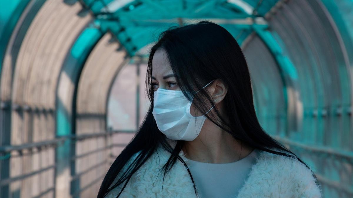 femeie_masca_protectie_carantina_autoizolare_pixabay_11_12_2020