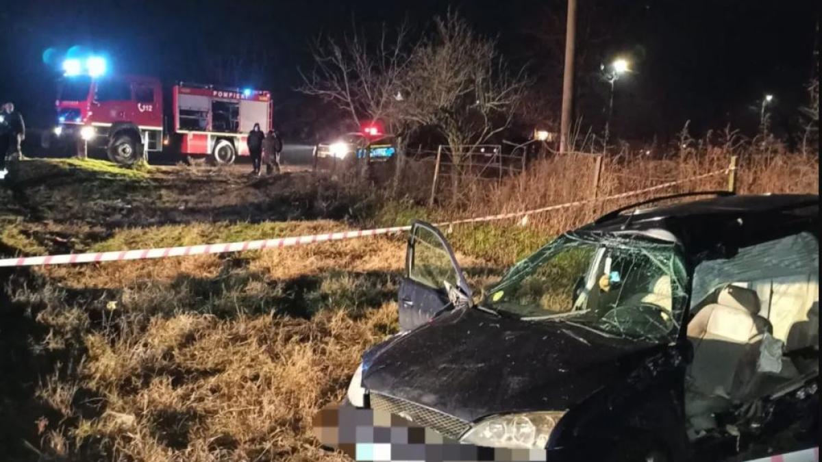 masina_lovita_de_tren