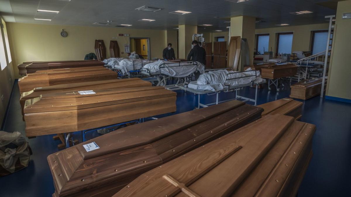 morti_italia_cosciug_sicriu_coronavirus_morga