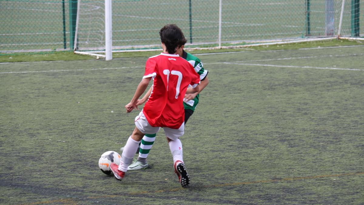 fotbal-copii-teren-sintetic