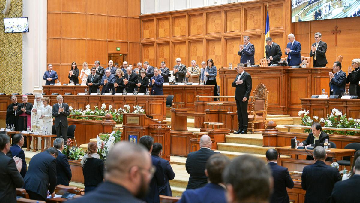 iohannis_depunere_juramant_parlament