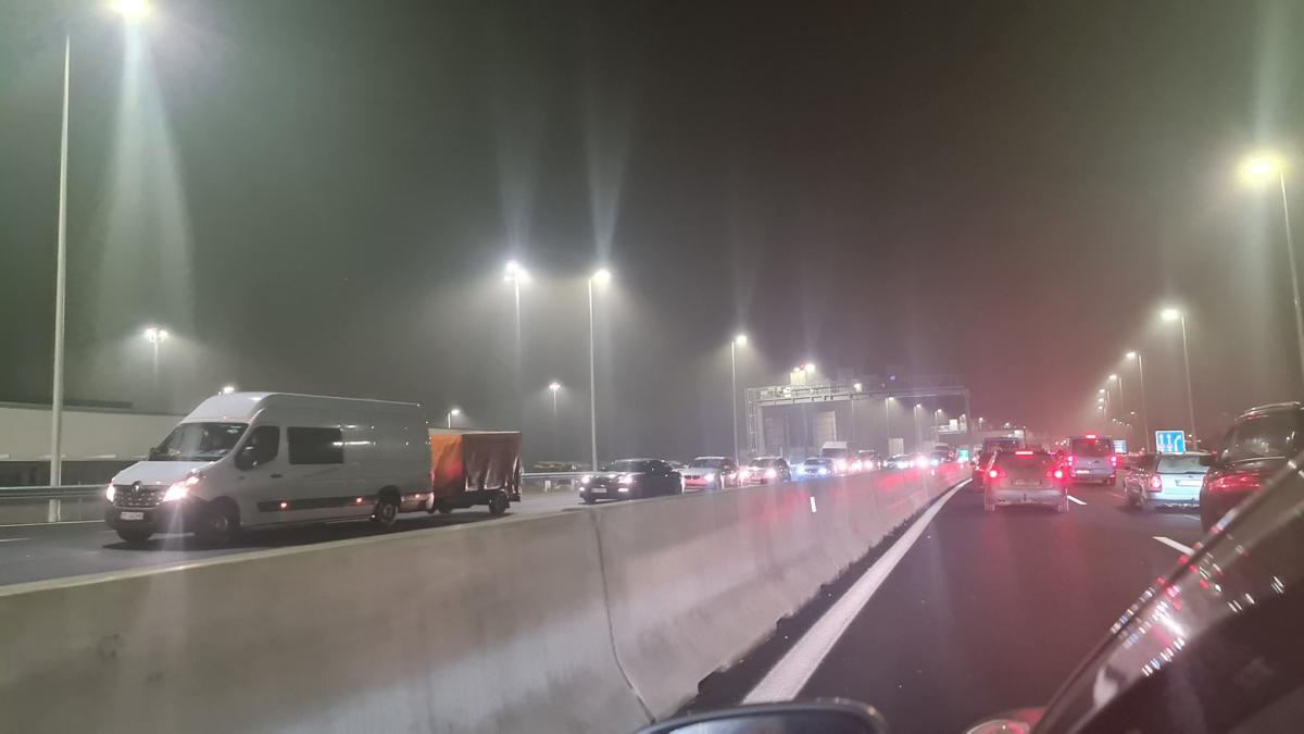 trafic-masini-vama-granita-noaptea-microbuz-microbuze