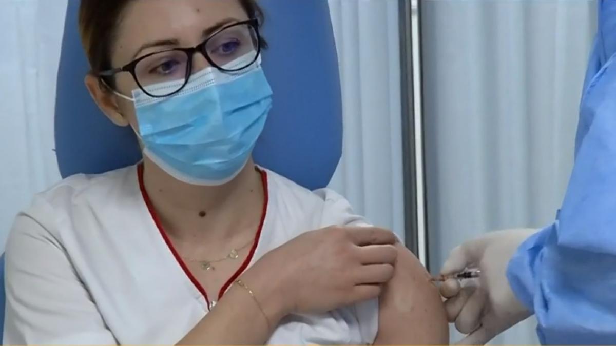 mihaela-anghel-prima-persoana-vaccinata-covid-romania-main1