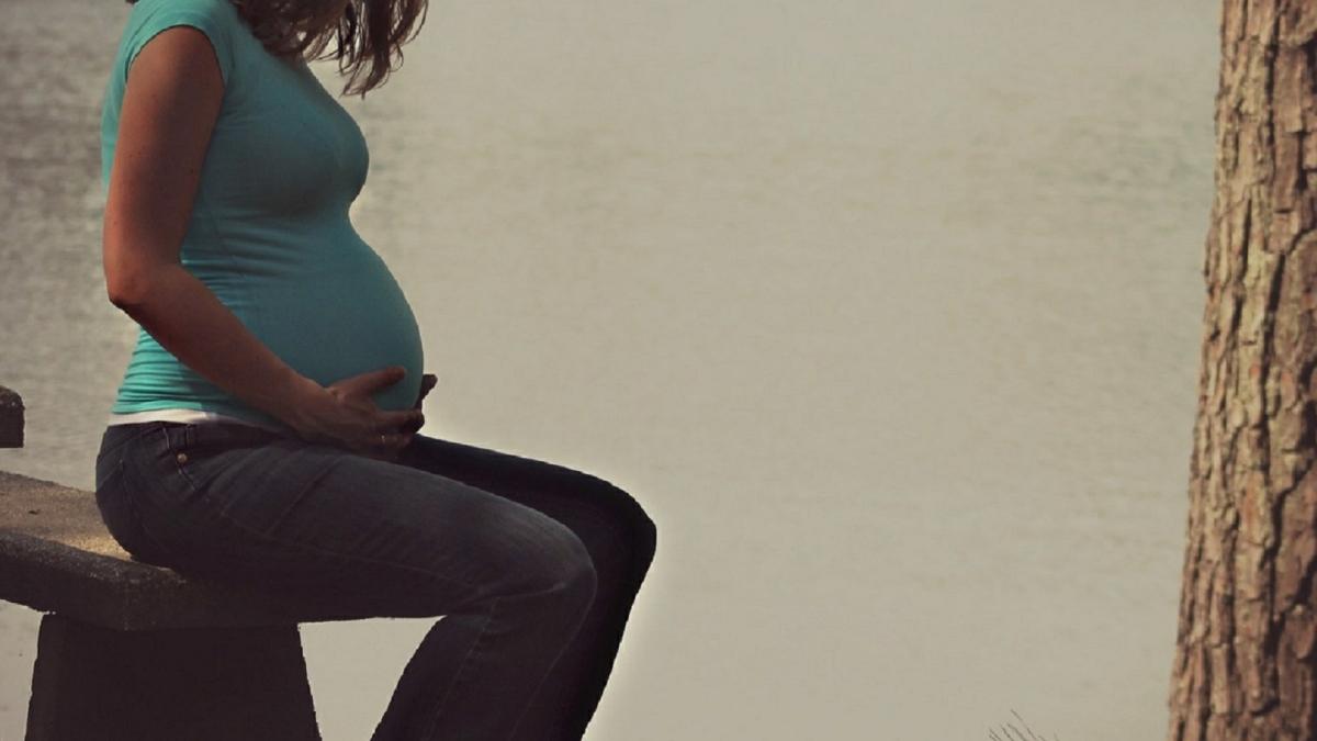 femeie_insarcinata_ilustrativ_pixabay_20_11_2020