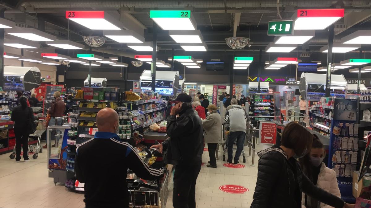 aglomeratie_magazin_supermarket_cumparaturi_alimente_fb_2