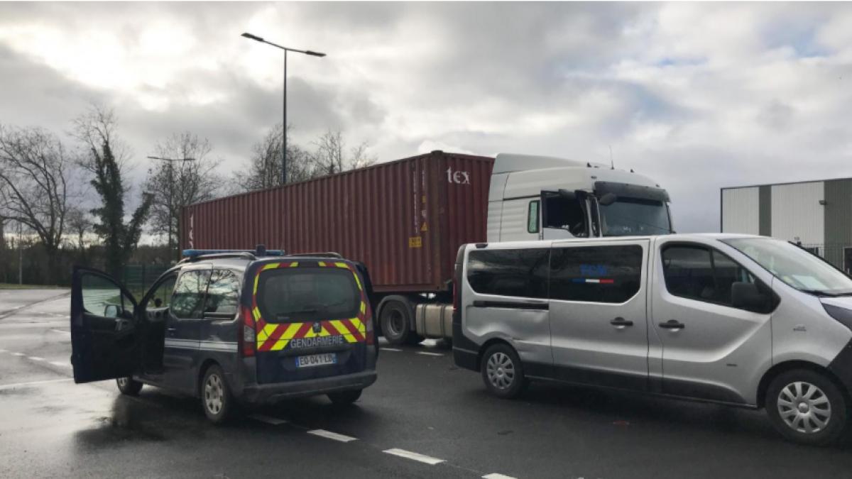 sofer-roman-mort-franta-tir