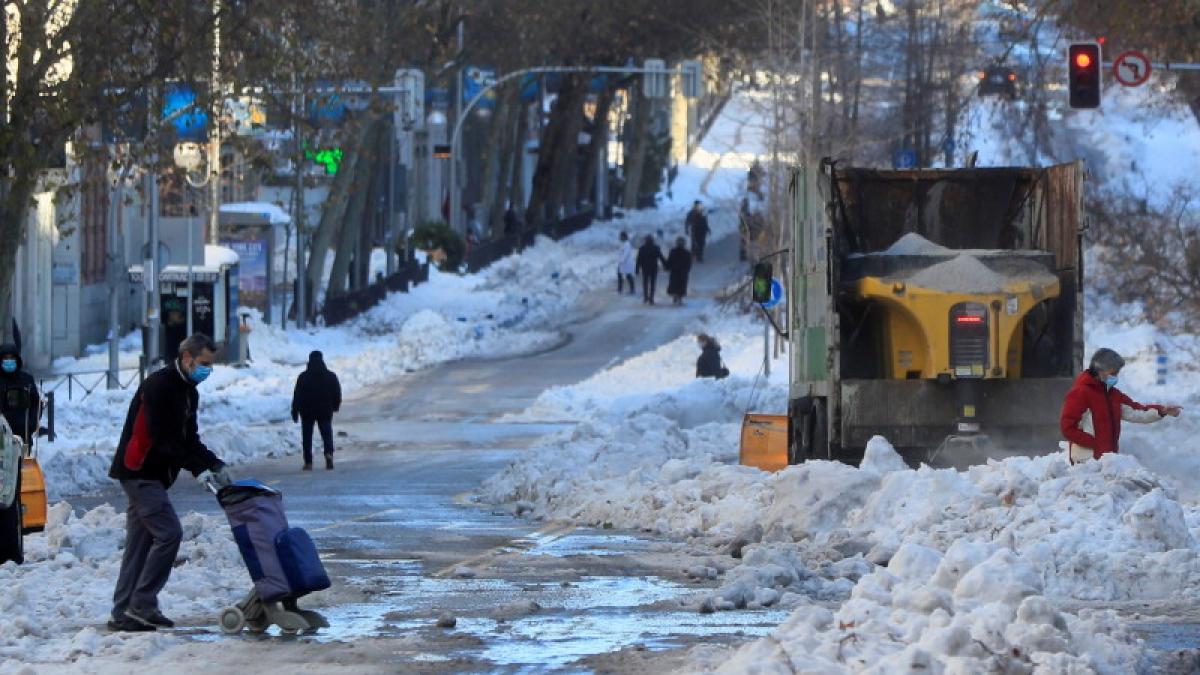 zapada-nins-ninsoare-drum-blocat-gheata-spania