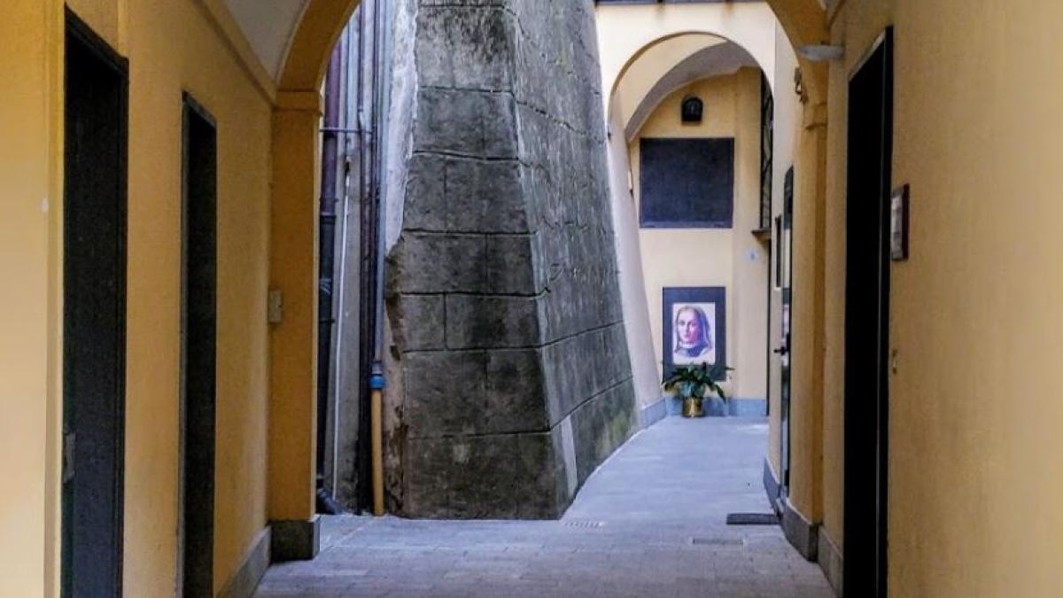 romanca_aruncata_inaltime_manastire_genova