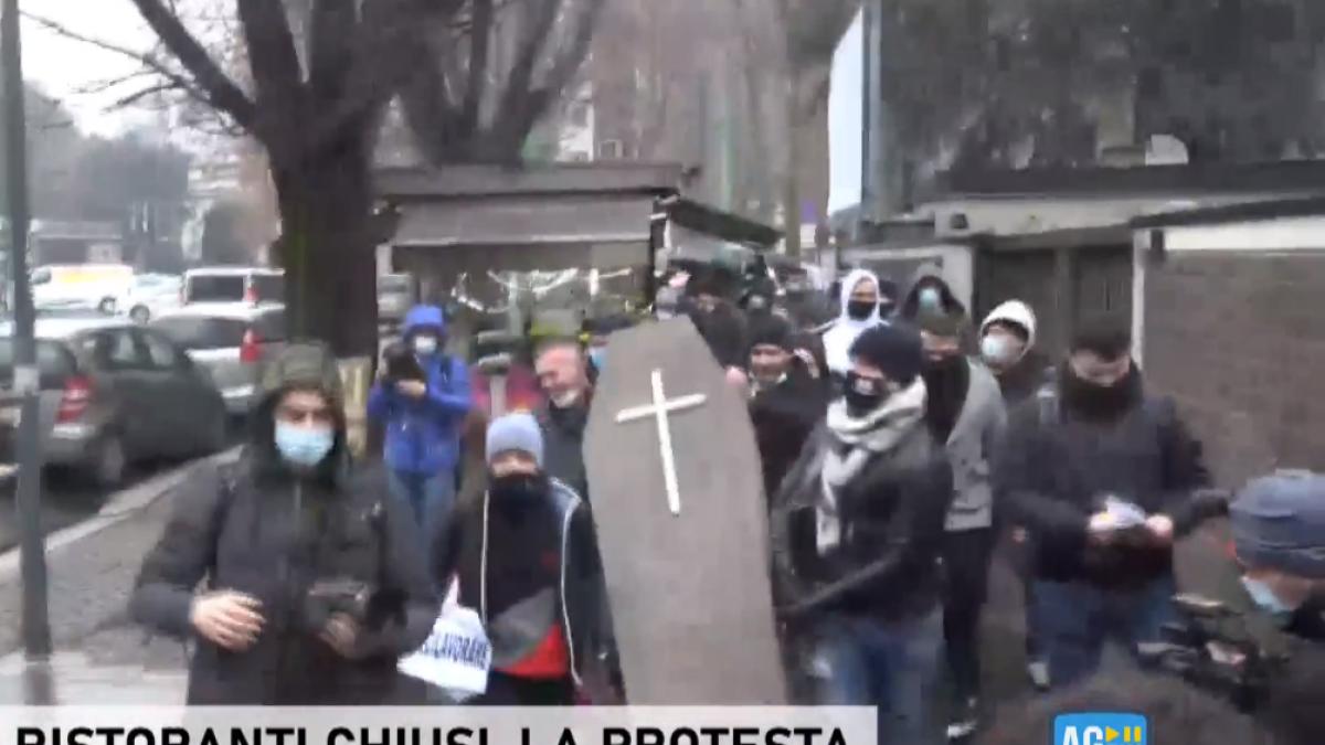 protest-milano-lucratori-restaurante-capt-vid