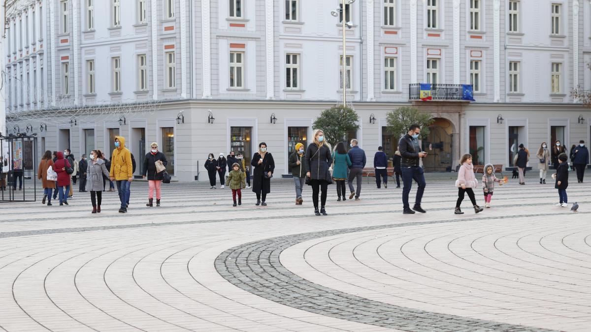 multime-oameni-masca-protectie-coronavirus-timisoara-ilustrativ-23-01-2021