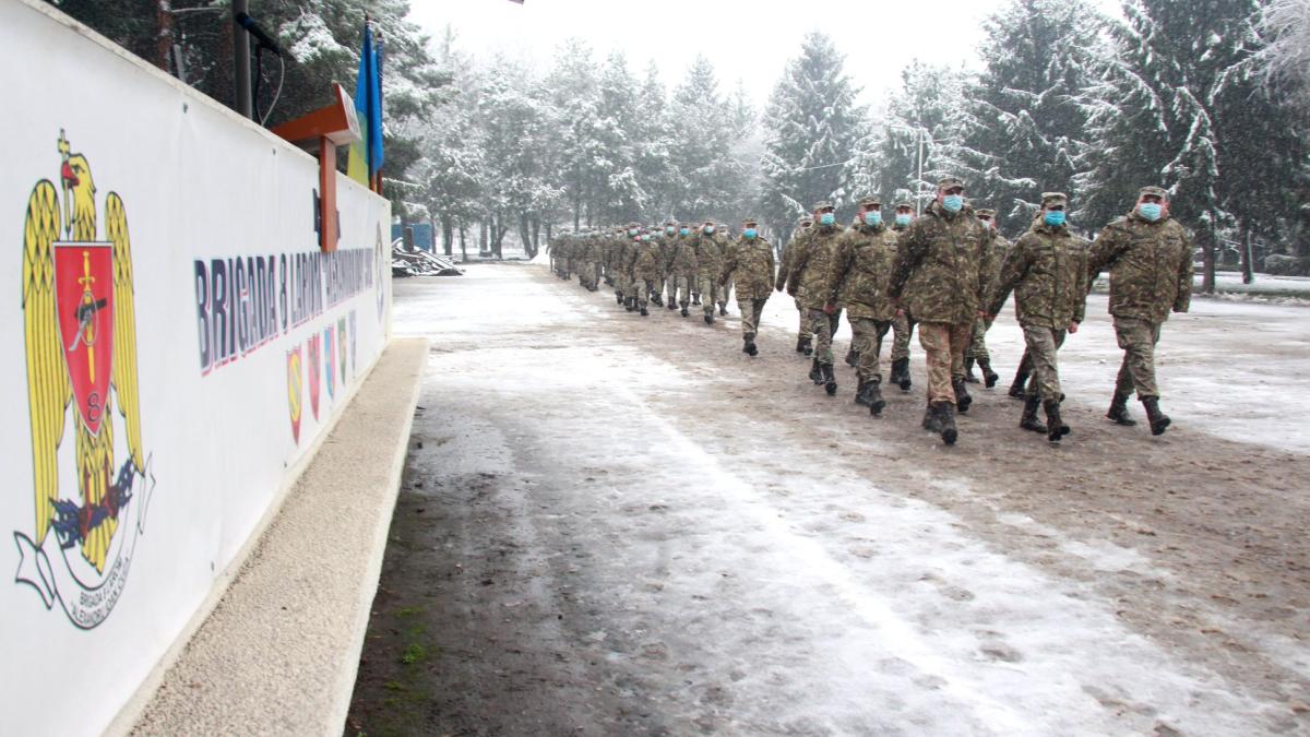 militari-romani-masca-protectie-ilustrativ-23-01-2021