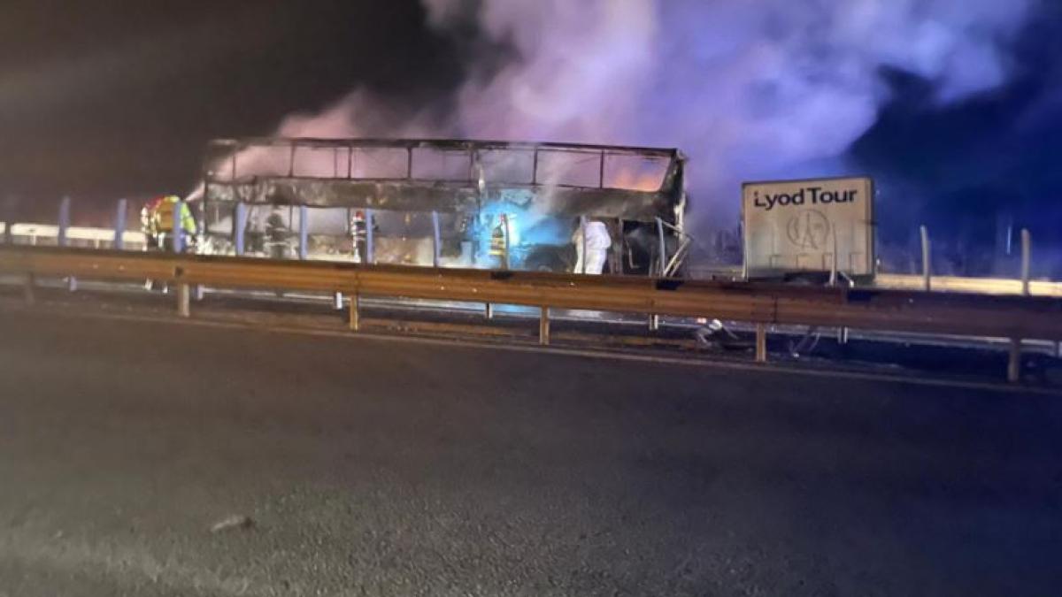 autocar_cu_romani_a_luat_foc