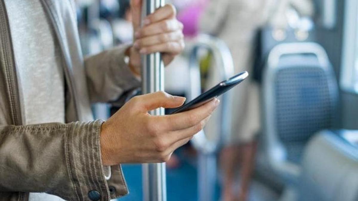 telefon_mobil_autobuz