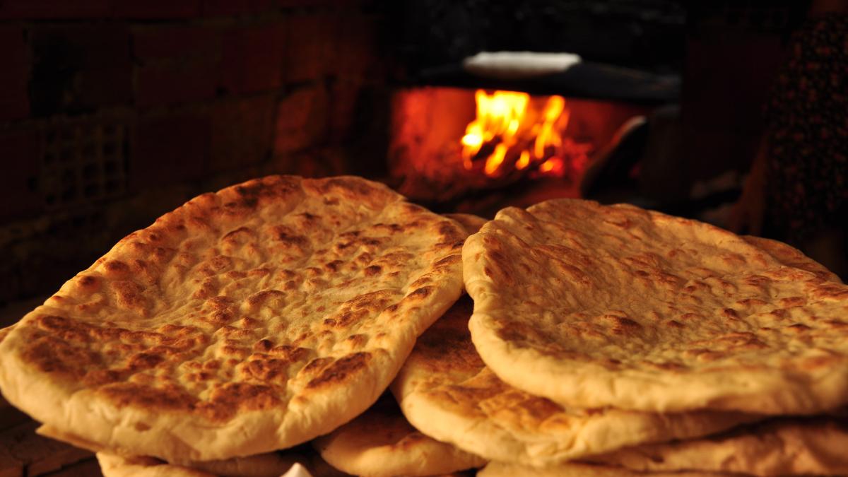 lipii-sau-turte-fara-drojdie-reteta-de-placinte-simple-la-tigaie