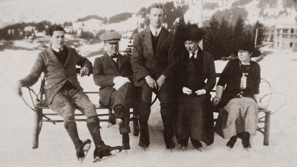 pexels-suzy-hazelwood-3291637