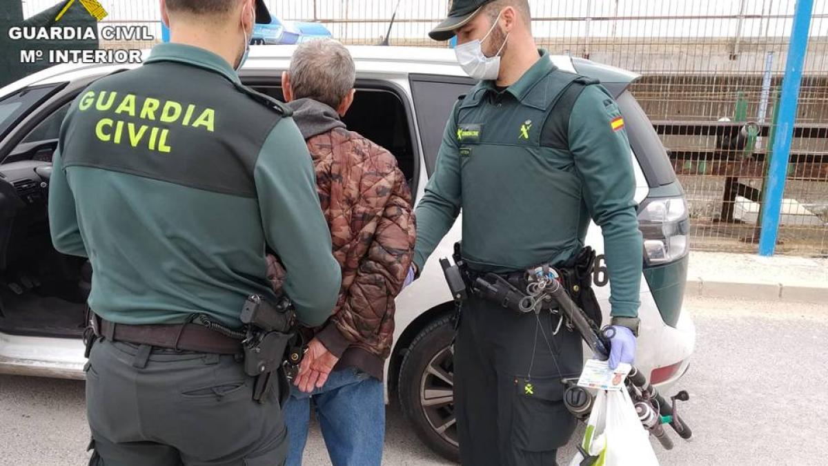 guardia_civil_politie_spania_detenido_pescando_torrevieja