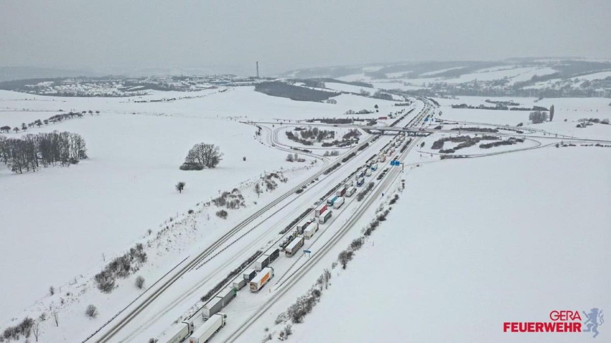 transporturile-perturbate-puternic-de-viscol-in-germania-foarte-multe-camioane-sunt-blocate