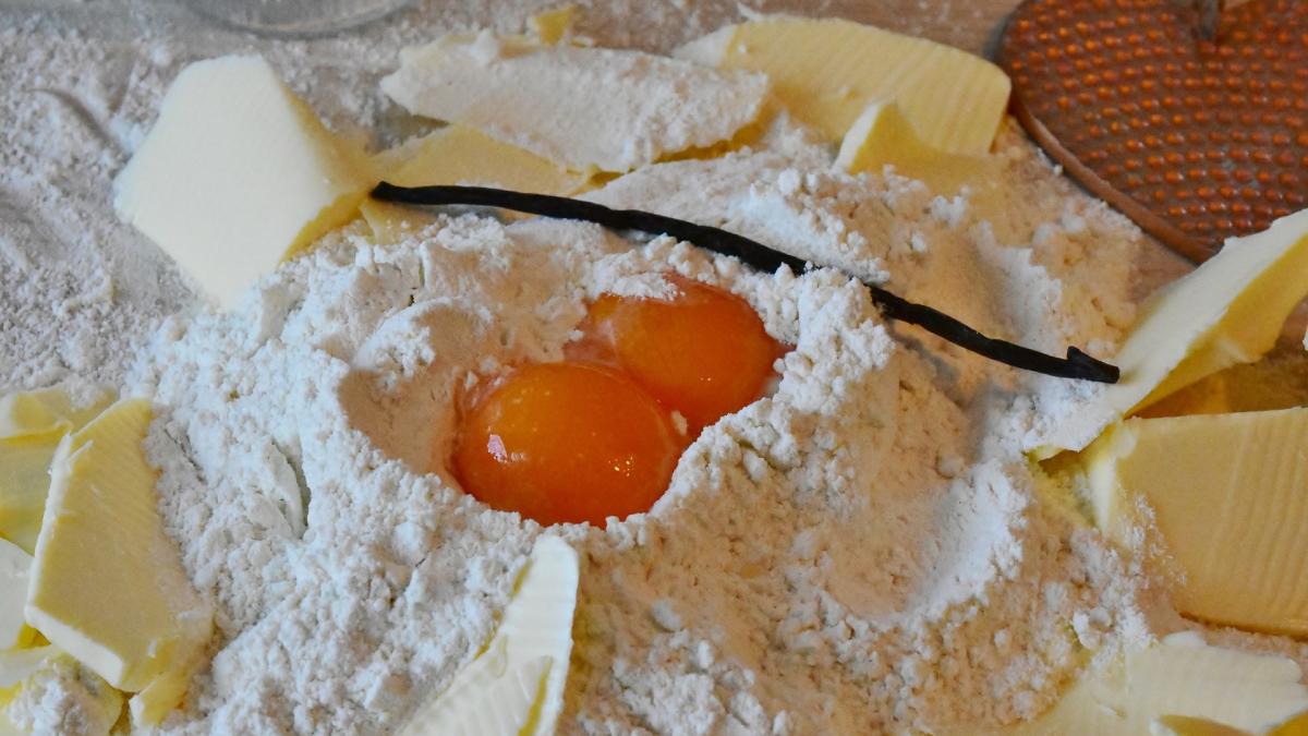 reteta-de-prajitura-desteapta-se-face-in-15-minute-si-chiar-se-prepara-singura