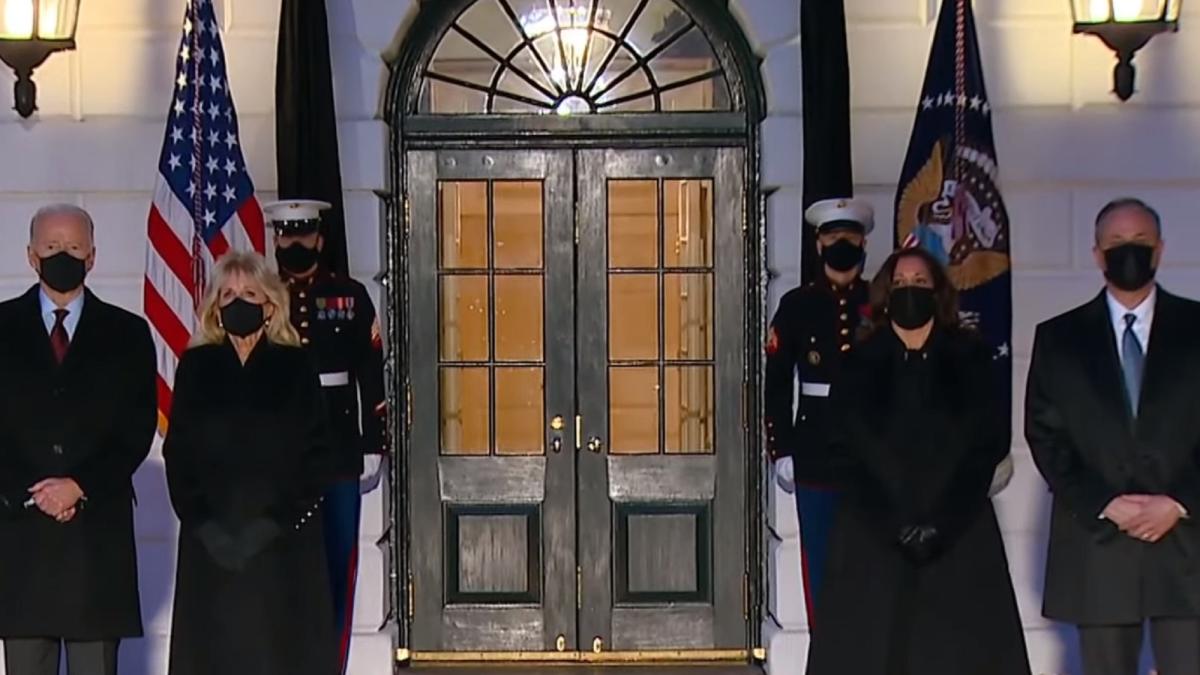 sua-clopotele-au-sunat-pentru-cele-500-000-de-decese-cauzate-de-covid